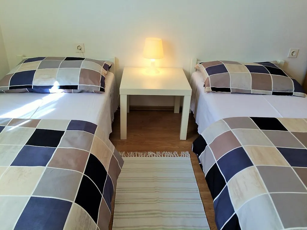 Apartments Parac  Petrcane