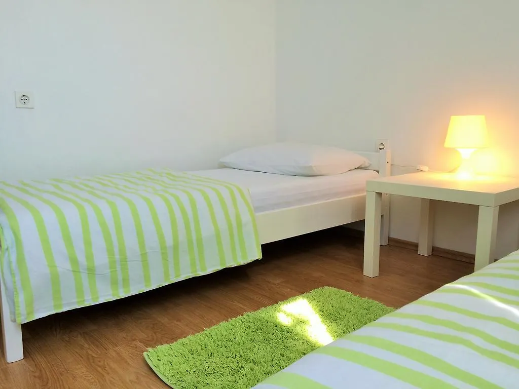Apartments Parac  Petrcane